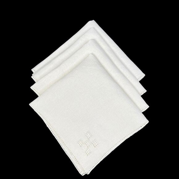 Napkins Set Of 4 Vintage White Cloth Detailed Corner Edge Cutwork 11" Square - Picture 2 of 7